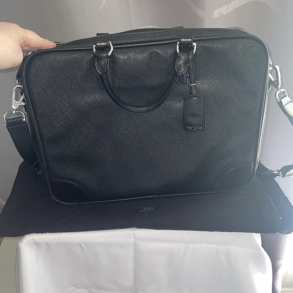 Tumi 16" Saffiano Leather Business Briefcase Commuter Messenger Bag Black Strap - Picture 1 of 16